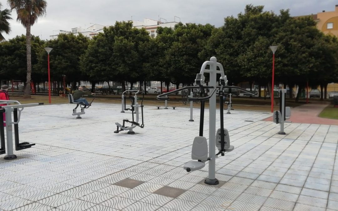 Rincón de la Victoria renueva los parques biosaludables del municipio con nuevos aparatos para la práctica deportiva al aire libre